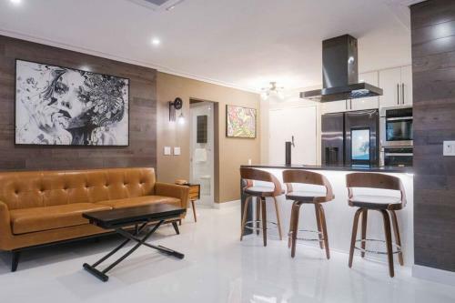 Twin Luxe Waterfront Penthouse Apartments W/sauna!