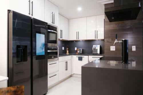 Twin Luxe Waterfront Penthouse Apartments W/sauna!