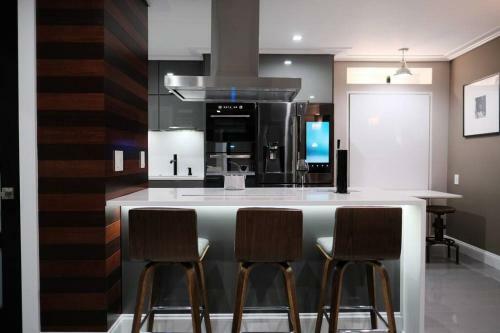 Twin Luxe Waterfront Penthouse Apartments W/sauna!