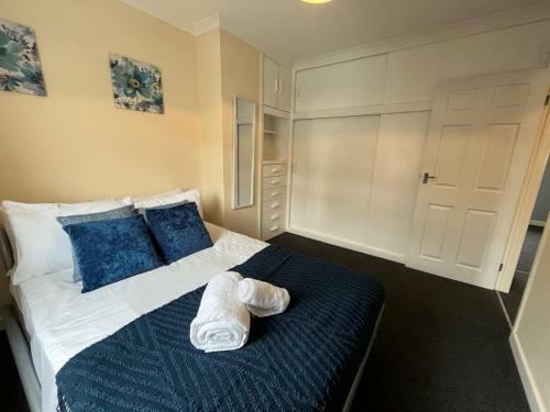 Bright And Spacious Home In Port Tennant