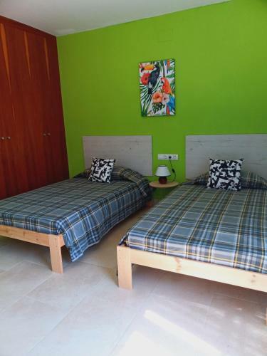 Chalet Amplio Con Jard�n Y Zona Barbacoa.
