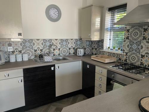 Beautiful 2 Bedroom House Seasisde Location