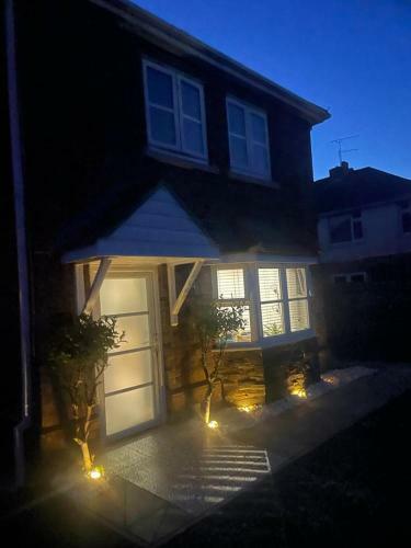 Beautiful 2 Bedroom House Seasisde Location
