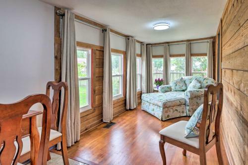 Classy Home With Enclosed Sunroom, Walk To Town