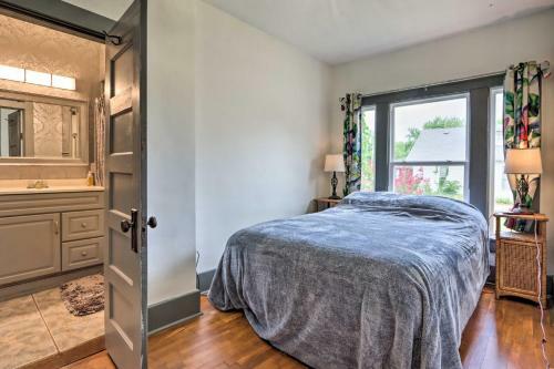 Classy Home With Enclosed Sunroom, Walk To Town