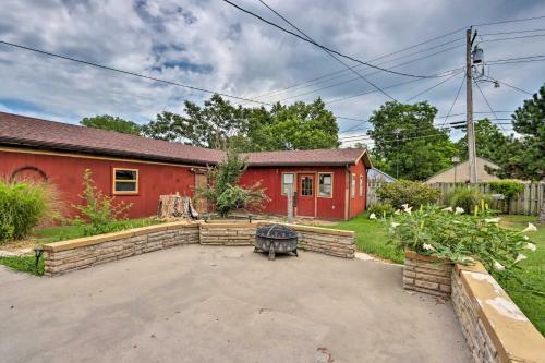 Classy Home With Enclosed Sunroom, Walk To Town