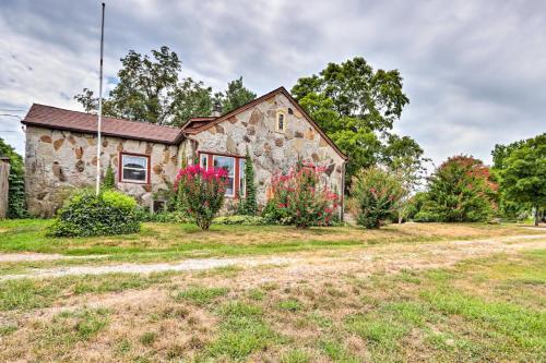 Classy Home With Enclosed Sunroom, Walk To Town