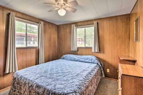 Quaint Reeds Spring Cabin, Lake And Pool Access