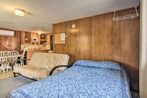 Quaint Reeds Spring Cabin, Lake And Pool Access