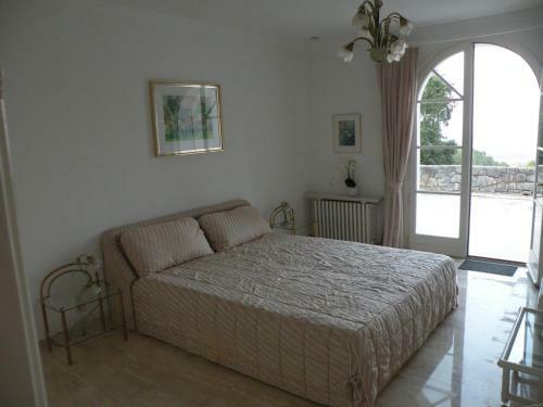 Hostal Champagne