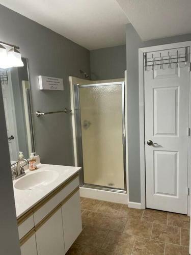 Apartamento New Listing! Hills & Valleys