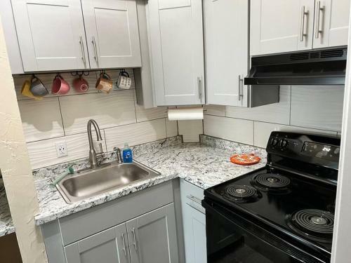 Apartamento The Posh Plum - Easiest Beach Vacation Condo