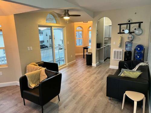 Apartamento The Posh Plum - Easiest Beach Vacation Condo