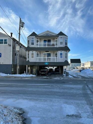 Apartamento The Posh Plum - Easiest Beach Vacation Condo