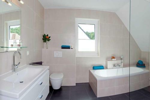 Villa Ferienhaus Alt Sallenthin 10 B, "sonne"