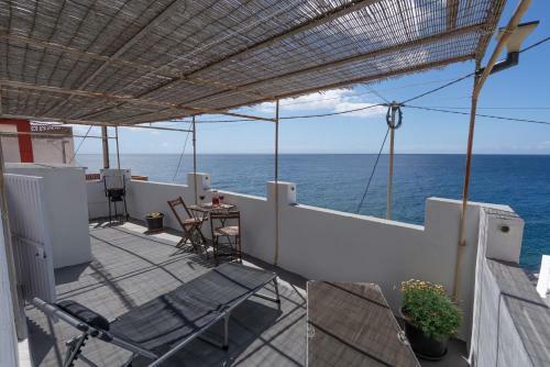 Apartamento Romantic Cave With Big Terrace Overlooking The Sea