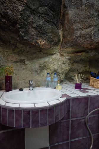 Apartamento Romantic Cave With Big Terrace Overlooking The Sea