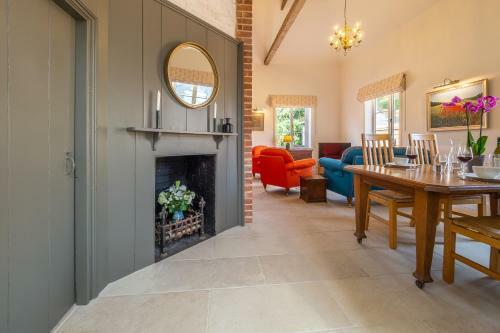 Luxurious Rural Retreat - Holt Coach House