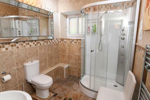 Bed & Breakfast Luxury Suite In Dog-friendly Countryside Location