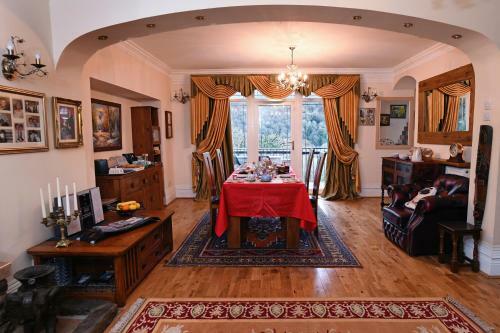 Bed & Breakfast Luxury Suite In Dog-friendly Countryside Location