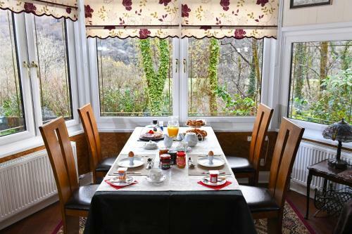 Bed & Breakfast Luxury Suite In Dog-friendly Countryside Location