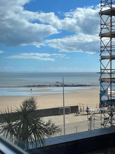 Stunning Marina Sea View Apartment, Sleeps 4.
