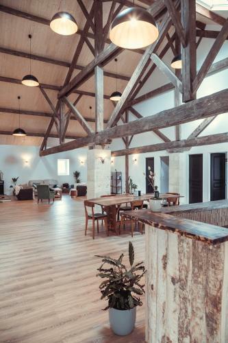 Surf & Skate House, Ancien Chai Viticole.
