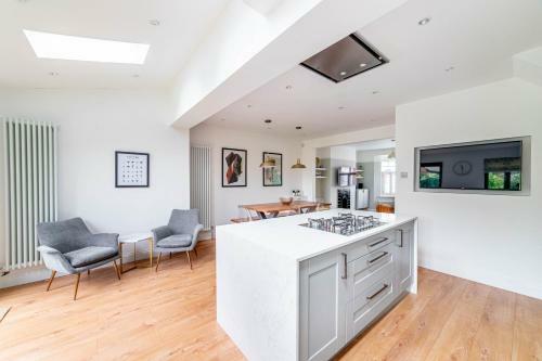 Villa Luxury House W/parking Nr Harry Potter & Train St