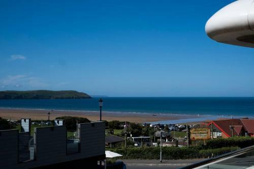Fantastic 4-bed Apartment In Woolacombe With Pool