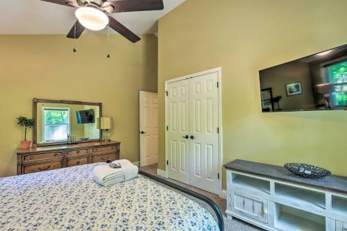Charming Columbus Escape With Hot Tub And Grill!