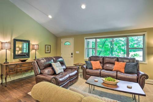 Charming Columbus Escape With Hot Tub And Grill!