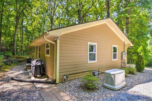 Charming Columbus Escape With Hot Tub And Grill!