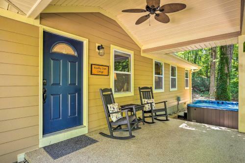 Charming Columbus Escape With Hot Tub And Grill!