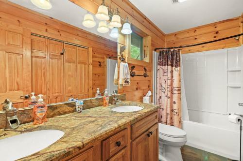 Buckeye Chuck Rustic & Cozy Family Mtn Home