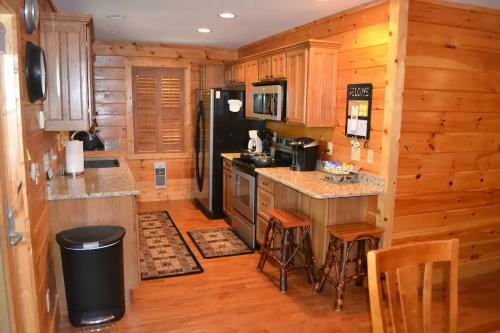 Buckeye Chuck Rustic & Cozy Family Mtn Home