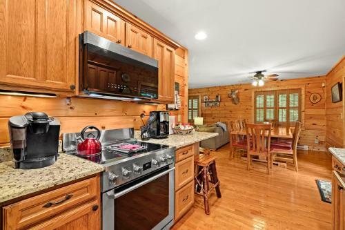Buckeye Chuck Rustic & Cozy Family Mtn Home
