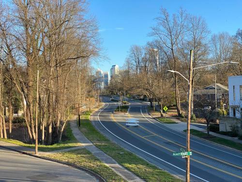 Entire Home Close To Boa Stadium & City