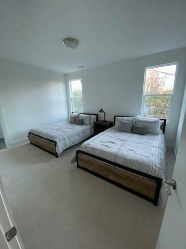Entire Home Close To Boa Stadium & City