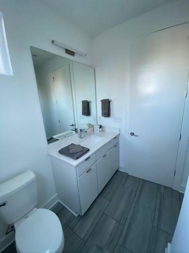 Entire Home Close To Boa Stadium & City