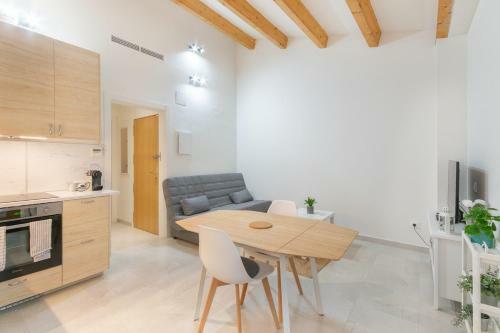 Nice City Center Apartment
