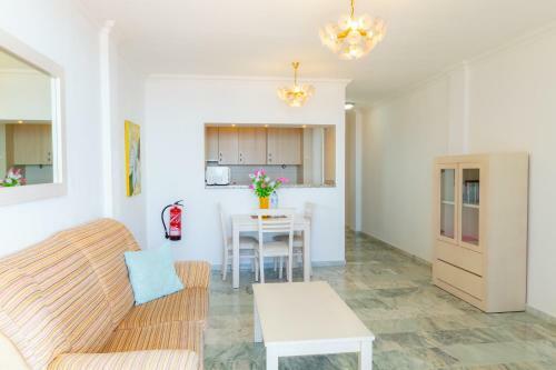 Lovely Fourth Floor Ocean View Lago Apartment