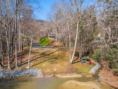 Lakeview Oasis- Pet Friendly W/ Hot Tub & Beach!
