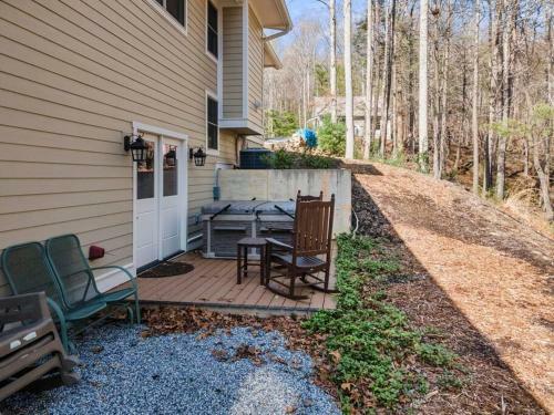 Lakeview Oasis- Pet Friendly W/ Hot Tub & Beach!