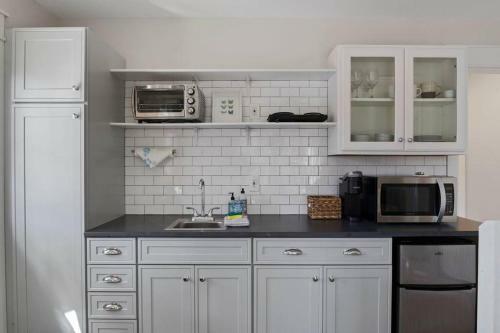 Lakeview Oasis- Pet Friendly W/ Hot Tub & Beach!