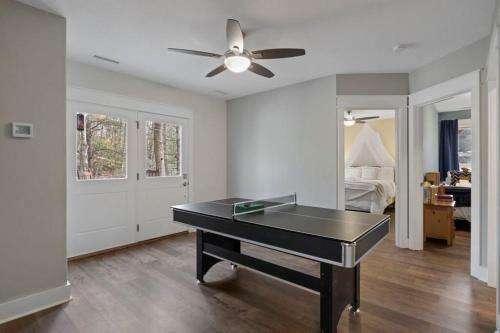 Lakeview Oasis- Pet Friendly W/ Hot Tub & Beach!