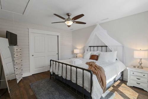 Lakeview Oasis- Pet Friendly W/ Hot Tub & Beach!
