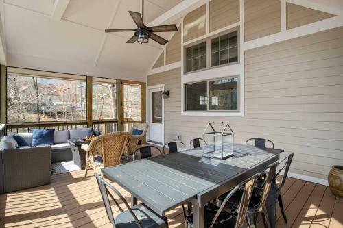 Lakeview Oasis- Pet Friendly W/ Hot Tub & Beach!
