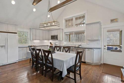 Lakeview Oasis- Pet Friendly W/ Hot Tub & Beach!