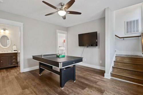 Lakeview Oasis- Pet Friendly W/ Hot Tub & Beach!