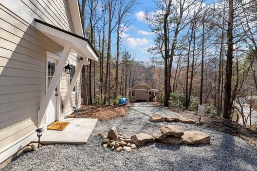 Lakeview Oasis- Pet Friendly W/ Hot Tub & Beach!